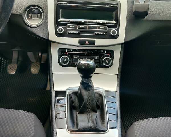 Белый Фольксваген Пассат, объемом двигателя 1.6 л и пробегом 408 тыс. км за 8000 $, фото 5 на Automoto.ua