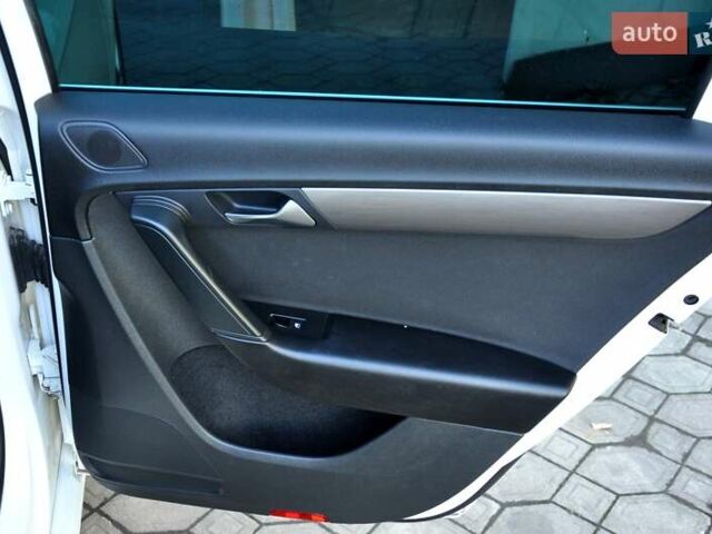 Білий Фольксваген Пассат, об'ємом двигуна 2 л та пробігом 220 тис. км за 7600 $, фото 21 на Automoto.ua