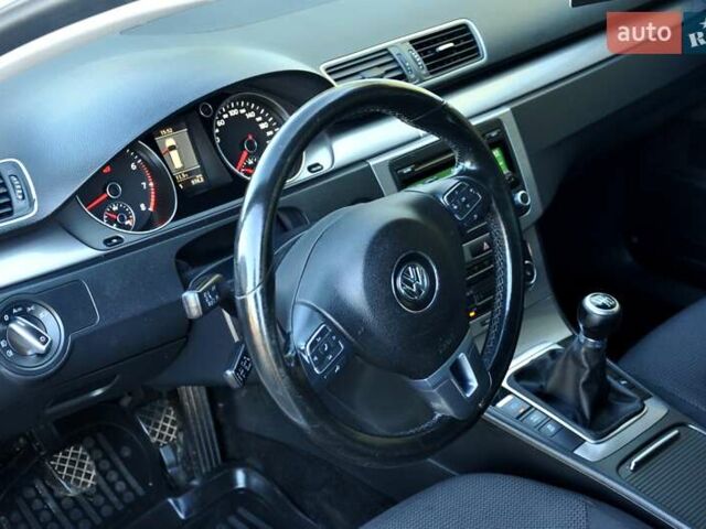 Білий Фольксваген Пассат, об'ємом двигуна 2 л та пробігом 220 тис. км за 7600 $, фото 15 на Automoto.ua