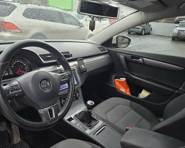 Белый Фольксваген Пассат, объемом двигателя 1.6 л и пробегом 234 тыс. км за 7500 $, фото 4 на Automoto.ua