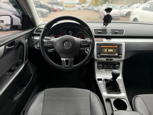 Білий Фольксваген Пассат, об'ємом двигуна 1.6 л та пробігом 301 тис. км за 9400 $, фото 16 на Automoto.ua