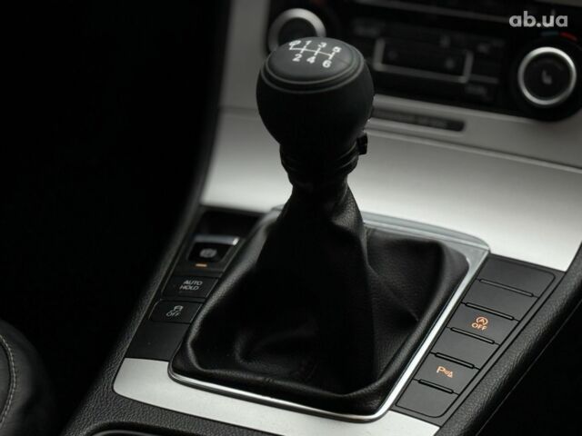 Білий Фольксваген Пассат, об'ємом двигуна 1.6 л та пробігом 301 тис. км за 9400 $, фото 13 на Automoto.ua