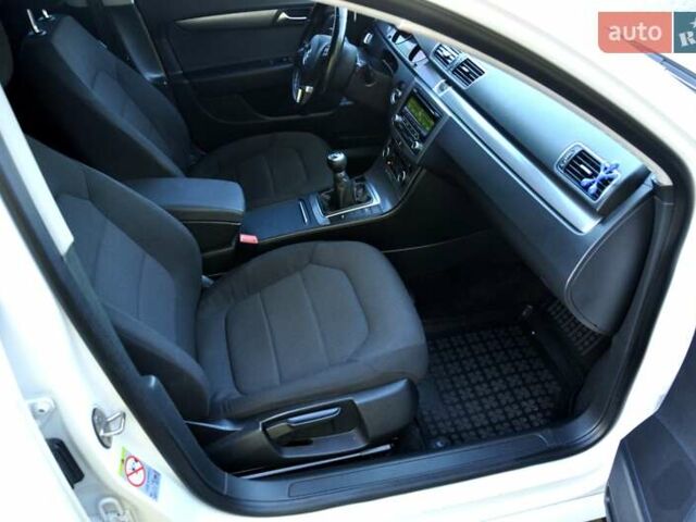 Білий Фольксваген Пассат, об'ємом двигуна 2 л та пробігом 220 тис. км за 7600 $, фото 26 на Automoto.ua