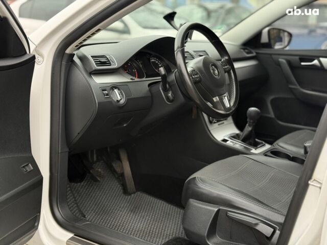 Білий Фольксваген Пассат, об'ємом двигуна 1.6 л та пробігом 301 тис. км за 9400 $, фото 8 на Automoto.ua