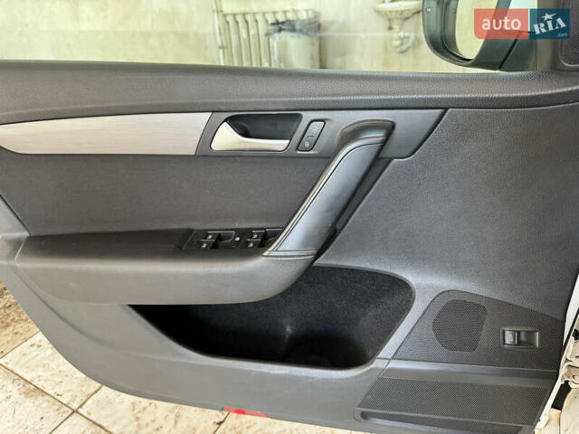 Белый Фольксваген Пассат, объемом двигателя 1.8 л и пробегом 250 тыс. км за 10300 $, фото 11 на Automoto.ua