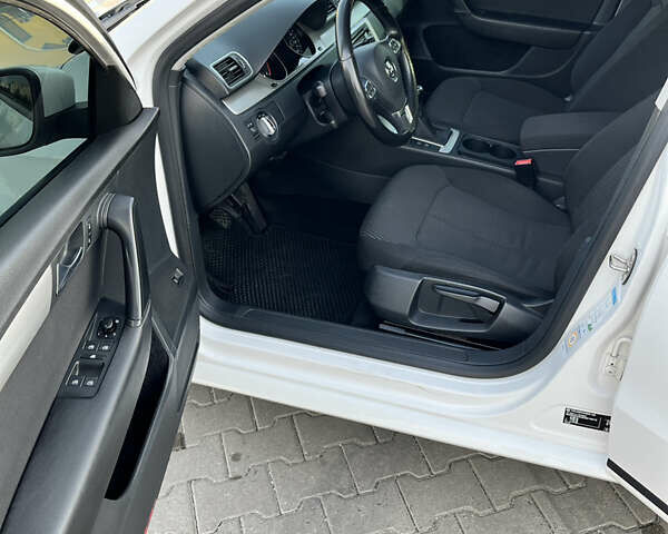 Білий Фольксваген Пассат, об'ємом двигуна 1.97 л та пробігом 288 тис. км за 9600 $, фото 9 на Automoto.ua