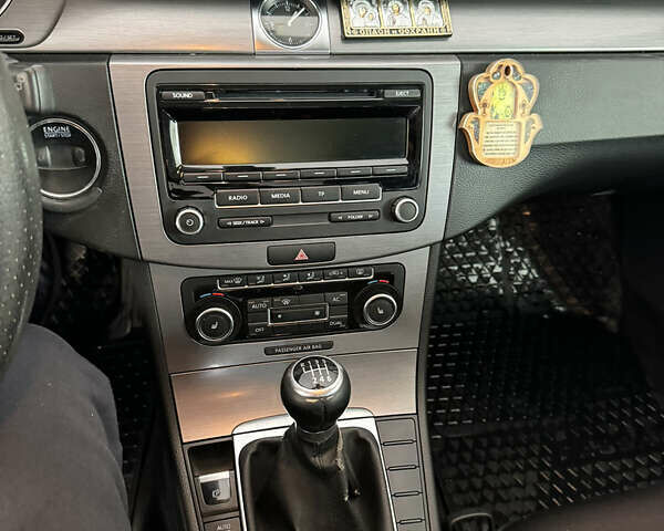 Белый Фольксваген Пассат, объемом двигателя 1.8 л и пробегом 250 тыс. км за 10300 $, фото 10 на Automoto.ua