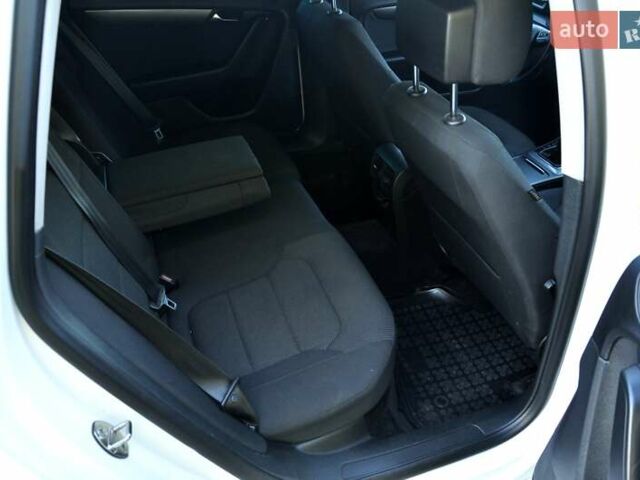 Білий Фольксваген Пассат, об'ємом двигуна 2 л та пробігом 220 тис. км за 7600 $, фото 22 на Automoto.ua