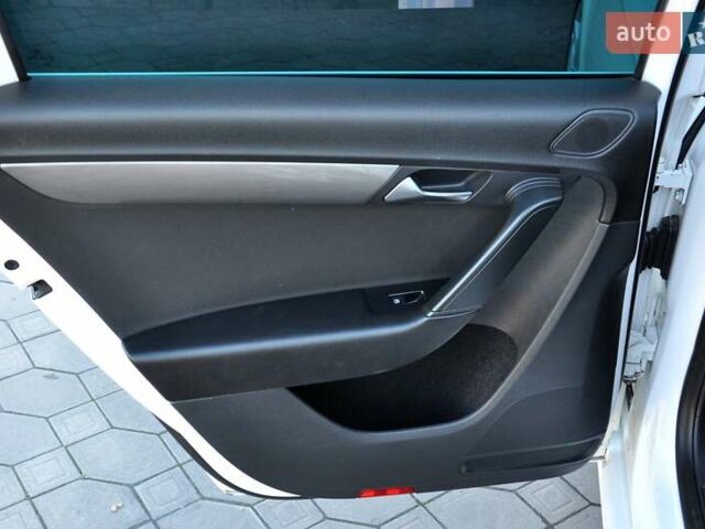 Білий Фольксваген Пассат, об'ємом двигуна 2 л та пробігом 220 тис. км за 7600 $, фото 17 на Automoto.ua