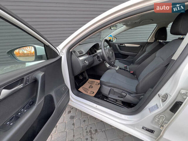 Белый Фольксваген Пассат, объемом двигателя 1.6 л и пробегом 260 тыс. км за 10500 $, фото 4 на Automoto.ua