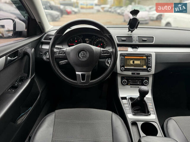 Білий Фольксваген Пассат, об'ємом двигуна 1.6 л та пробігом 301 тис. км за 9400 $, фото 16 на Automoto.ua