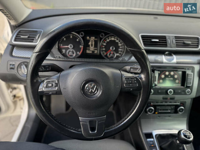 Белый Фольксваген Пассат, объемом двигателя 1.6 л и пробегом 240 тыс. км за 8000 $, фото 21 на Automoto.ua