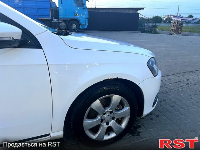 Белый Фольксваген Пассат, объемом двигателя 1.6 л и пробегом 356 тыс. км за 8300 $, фото 6 на Automoto.ua