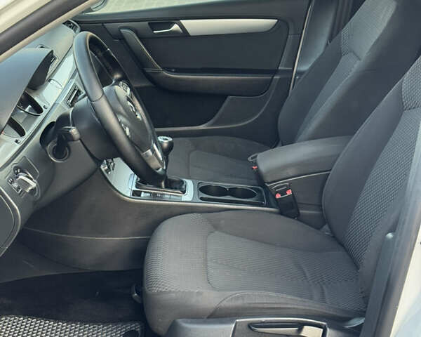 Білий Фольксваген Пассат, об'ємом двигуна 1.6 л та пробігом 220 тис. км за 9250 $, фото 12 на Automoto.ua