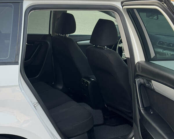 Білий Фольксваген Пассат, об'ємом двигуна 1.6 л та пробігом 220 тис. км за 9250 $, фото 19 на Automoto.ua