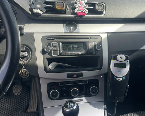 Білий Фольксваген Пассат, об'ємом двигуна 2 л та пробігом 272 тис. км за 7600 $, фото 20 на Automoto.ua
