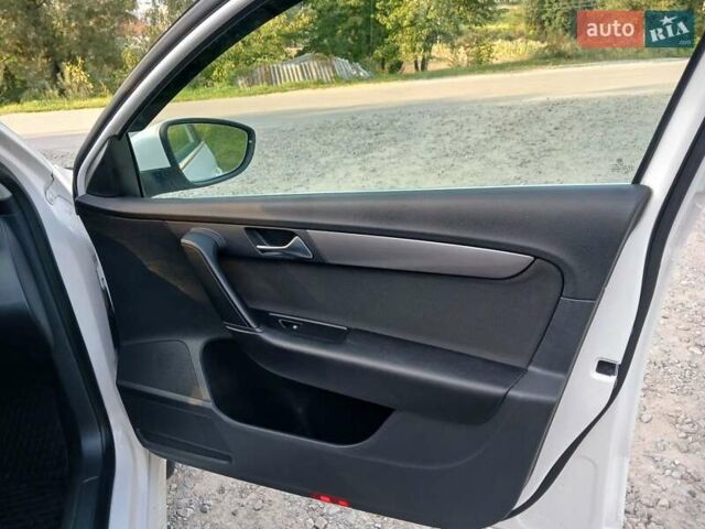 Белый Фольксваген Пассат, объемом двигателя 1.97 л и пробегом 202 тыс. км за 9700 $, фото 15 на Automoto.ua