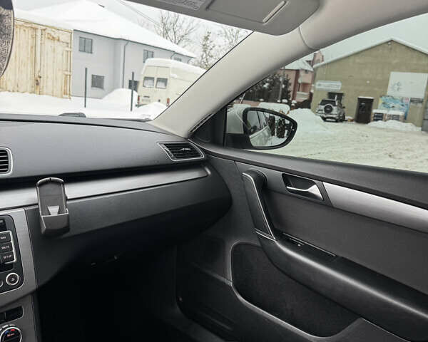 Белый Фольксваген Пассат, объемом двигателя 1.6 л и пробегом 326 тыс. км за 9600 $, фото 11 на Automoto.ua