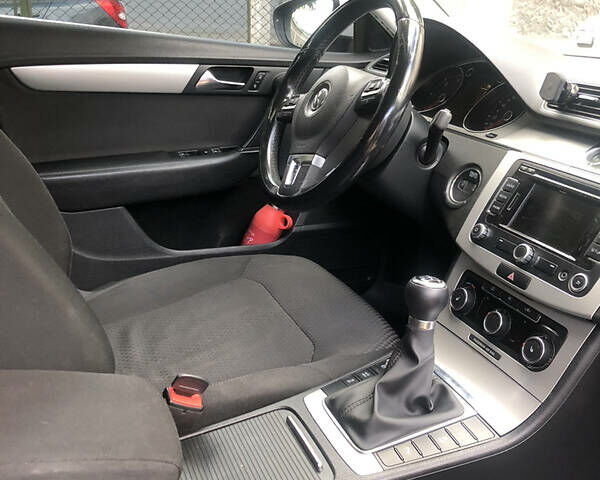 Белый Фольксваген Пассат, объемом двигателя 1.6 л и пробегом 271 тыс. км за 9500 $, фото 1 на Automoto.ua