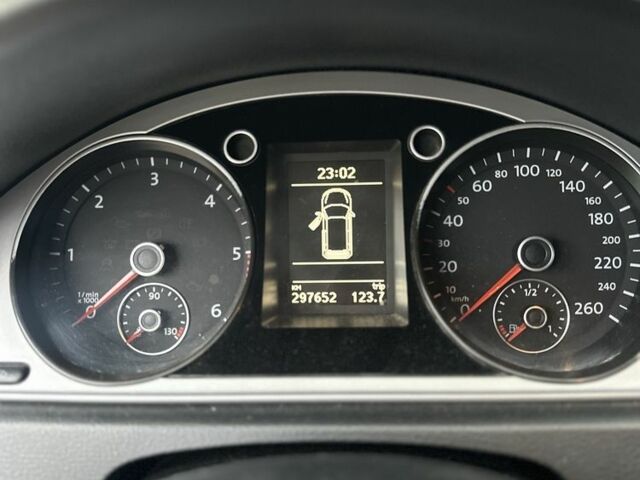 Белый Фольксваген Пассат, объемом двигателя 2 л и пробегом 297 тыс. км за 8000 $, фото 7 на Automoto.ua