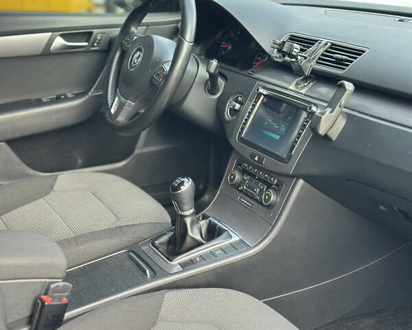 Білий Фольксваген Пассат, об'ємом двигуна 1.6 л та пробігом 236 тис. км за 8550 $, фото 10 на Automoto.ua