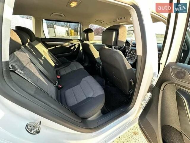 Белый Фольксваген Пассат, объемом двигателя 2 л и пробегом 280 тыс. км за 11000 $, фото 4 на Automoto.ua