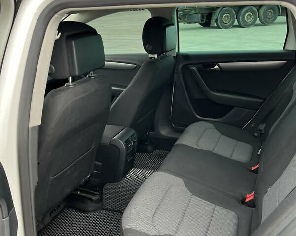 Білий Фольксваген Пассат, об'ємом двигуна 1.97 л та пробігом 319 тис. км за 9500 $, фото 17 на Automoto.ua