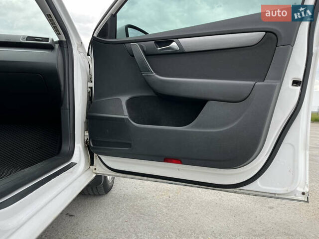 Білий Фольксваген Пассат, об'ємом двигуна 1.97 л та пробігом 319 тис. км за 9500 $, фото 12 на Automoto.ua