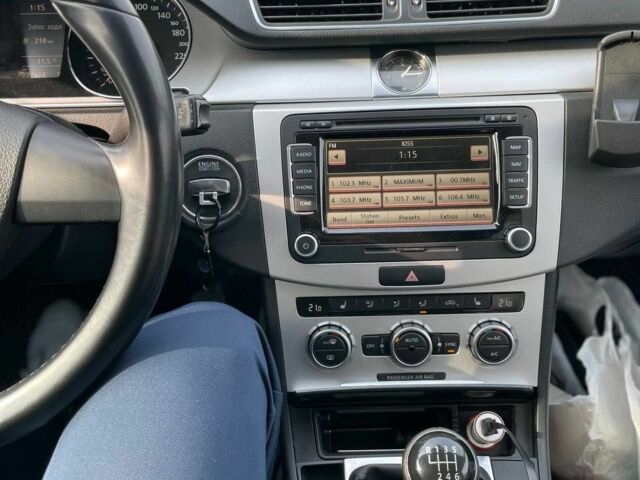Білий Фольксваген Пассат, об'ємом двигуна 1.6 л та пробігом 229 тис. км за 9999 $, фото 5 на Automoto.ua