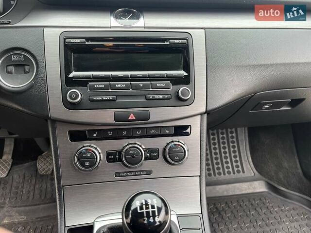 Белый Фольксваген Пассат, объемом двигателя 1.6 л и пробегом 302 тыс. км за 11500 $, фото 14 на Automoto.ua