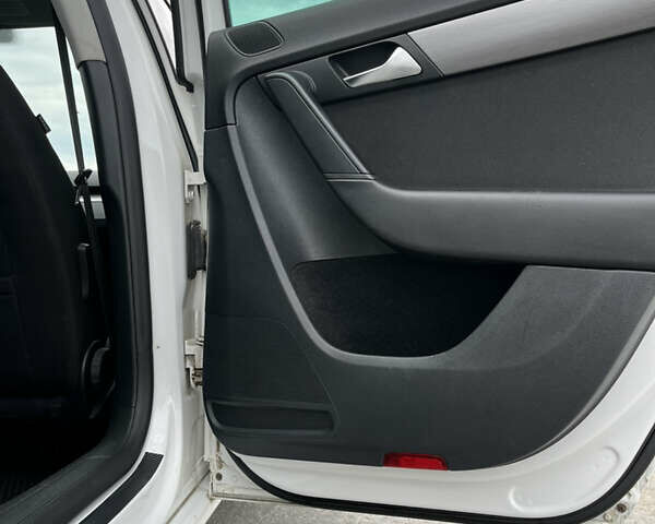 Білий Фольксваген Пассат, об'ємом двигуна 1.97 л та пробігом 319 тис. км за 9500 $, фото 13 на Automoto.ua