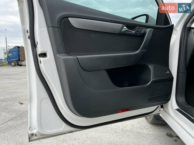 Білий Фольксваген Пассат, об'ємом двигуна 1.97 л та пробігом 319 тис. км за 9500 $, фото 10 на Automoto.ua