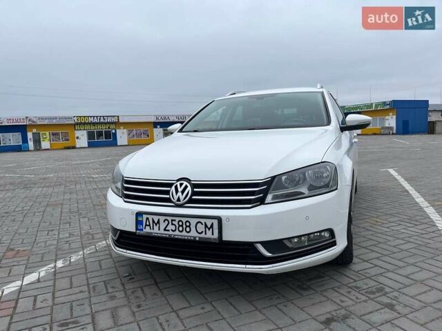 Белый Фольксваген Пассат, объемом двигателя 1.6 л и пробегом 302 тыс. км за 11500 $, фото 1 на Automoto.ua