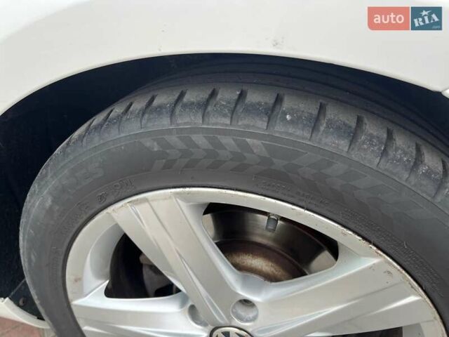 Белый Фольксваген Пассат, объемом двигателя 1.6 л и пробегом 302 тыс. км за 11500 $, фото 17 на Automoto.ua