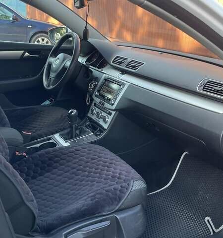 Белый Фольксваген Пассат, объемом двигателя 1.6 л и пробегом 215 тыс. км за 10000 $, фото 4 на Automoto.ua