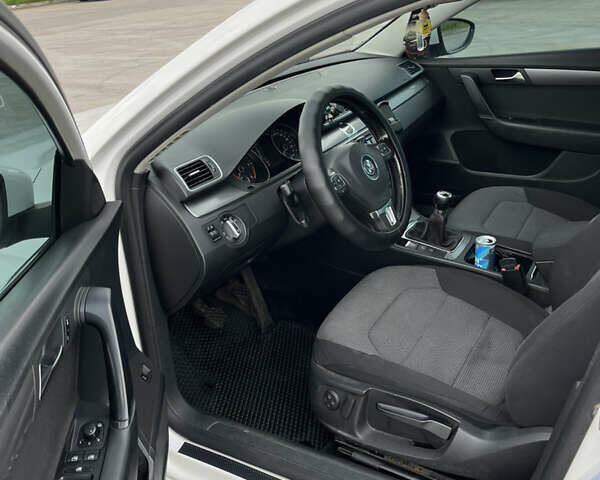 Білий Фольксваген Пассат, об'ємом двигуна 1.97 л та пробігом 319 тис. км за 9500 $, фото 19 на Automoto.ua