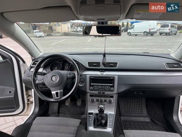 Белый Фольксваген Пассат, объемом двигателя 1.6 л и пробегом 302 тыс. км за 11500 $, фото 12 на Automoto.ua