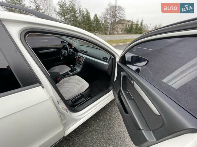 Білий Фольксваген Пассат, об'ємом двигуна 1.6 л та пробігом 321 тис. км за 10000 $, фото 10 на Automoto.ua