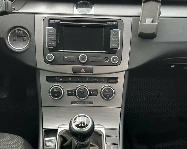 Білий Фольксваген Пассат, об'ємом двигуна 1.97 л та пробігом 319 тис. км за 9500 $, фото 16 на Automoto.ua