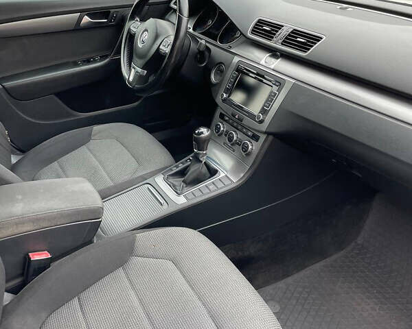 Белый Фольксваген Пассат, объемом двигателя 1.97 л и пробегом 250 тыс. км за 9500 $, фото 8 на Automoto.ua