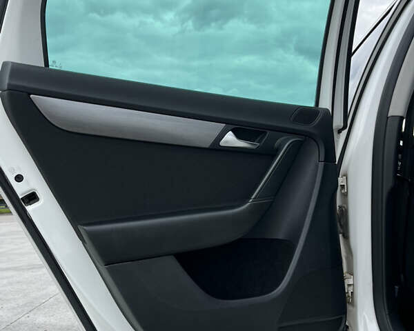 Білий Фольксваген Пассат, об'ємом двигуна 1.97 л та пробігом 319 тис. км за 9500 $, фото 11 на Automoto.ua