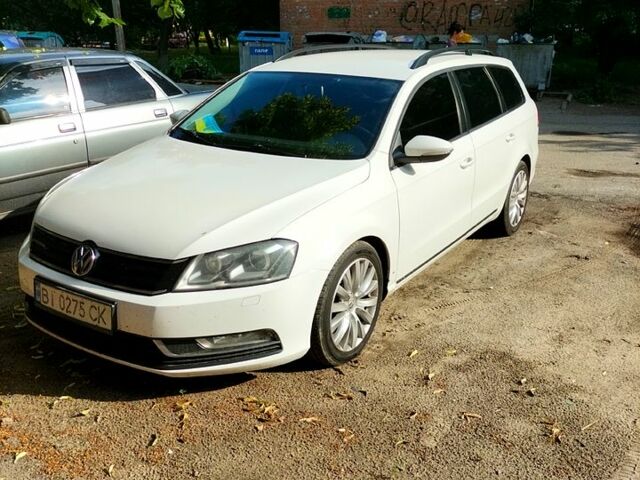 Белый Фольксваген Пассат, объемом двигателя 1.6 л и пробегом 300 тыс. км за 9300 $, фото 1 на Automoto.ua