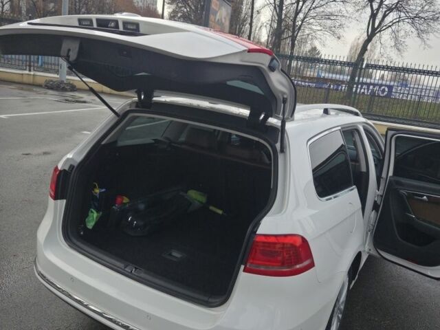 Білий Фольксваген Пассат, об'ємом двигуна 1.8 л та пробігом 259 тис. км за 11200 $, фото 4 на Automoto.ua