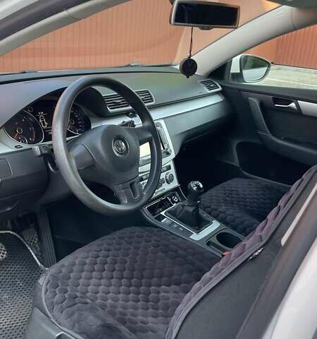 Белый Фольксваген Пассат, объемом двигателя 1.6 л и пробегом 215 тыс. км за 10000 $, фото 5 на Automoto.ua