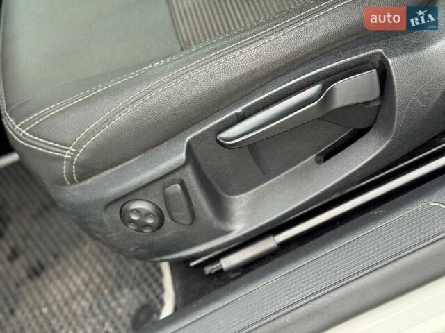 Белый Фольксваген Пассат, объемом двигателя 1.97 л и пробегом 315 тыс. км за 10500 $, фото 16 на Automoto.ua