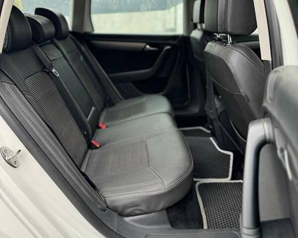 Белый Фольксваген Пассат, объемом двигателя 1.97 л и пробегом 315 тыс. км за 10500 $, фото 17 на Automoto.ua