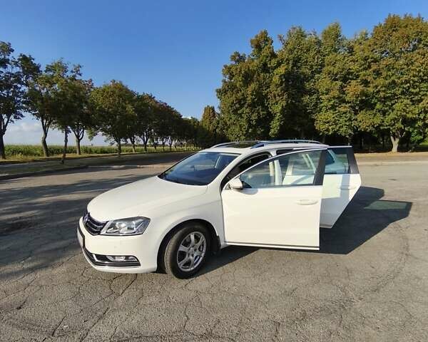 Белый Фольксваген Пассат, объемом двигателя 1.97 л и пробегом 229 тыс. км за 10800 $, фото 1 на Automoto.ua