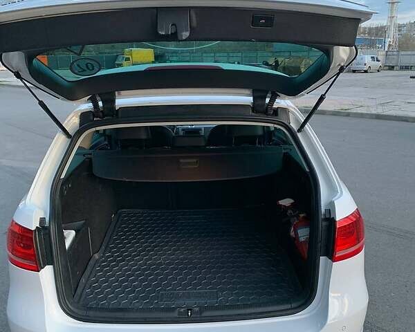 Белый Фольксваген Пассат, объемом двигателя 1.4 л и пробегом 141 тыс. км за 12000 $, фото 10 на Automoto.ua