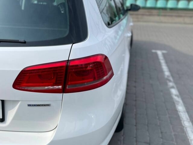 Білий Фольксваген Пассат, об'ємом двигуна 1.6 л та пробігом 229 тис. км за 9999 $, фото 2 на Automoto.ua