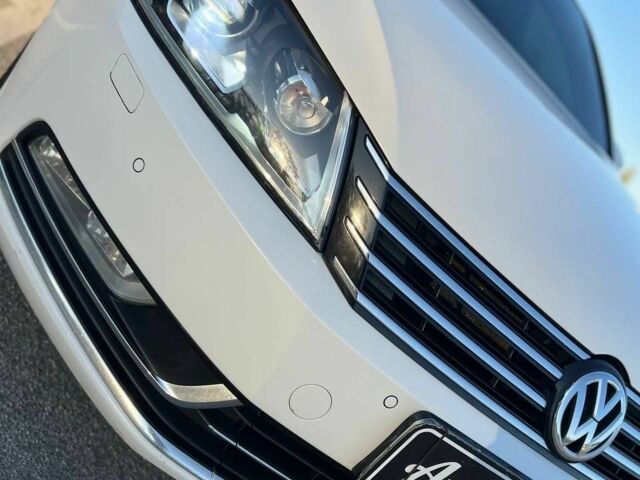 Белый Фольксваген Пассат, объемом двигателя 0 л и пробегом 334 тыс. км за 10999 $, фото 1 на Automoto.ua